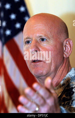 Jun 15, 2006; Austin, TX, Stati Uniti d'America; Lt Gen H. STEVEN BLUM, Guardia nazionale capo ufficio, partecipando a una conferenza stampa 0n 'operazione Jump Start' di Austin, TX. Il funzionamento del programma Jumpstart è l'operazione che intende mettere guardie nazionali sull'US-Messico bordo per aiutare la Pattuglia di Confine di credito obbligatorio: foto di Pietro Silva/ZUMA premere. (©) Copyright 2006 da Pietro Silva Foto Stock