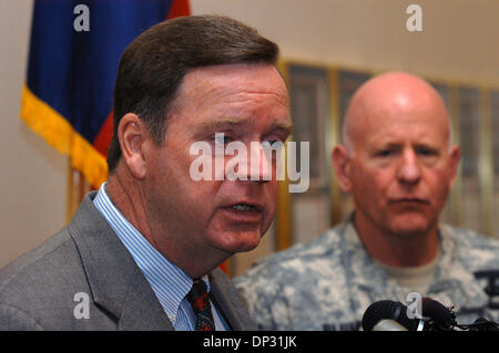 Jun 15, 2006; Austin, TX, Stati Uniti d'America; maggiore generale CHARLES RODRIGUEZ, Aiutante Generale del Texas forze militari per partecipare a una conferenza stampa 0n 'operazione Jump Start' di Austin, TX. Il funzionamento del programma Jumpstart è l'operazione che intende mettere guardie nazionali sull'US-Messico bordo per aiutare la Pattuglia di Confine di credito obbligatorio: foto di Pietro Silva/ZUMA premere. (©) Copyright 2006 da Pietro Si Foto Stock