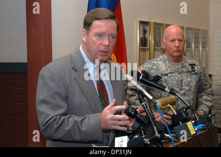 Jun 15, 2006; Austin, TX, Stati Uniti d'America; maggiore generale CHARLES RODRIGUEZ, Aiutante Generale del Texas forze militari per partecipare a una conferenza stampa 0n 'operazione Jump Start' di Austin, TX. Il funzionamento del programma Jumpstart è l'operazione che intende mettere guardie nazionali sull'US-Messico bordo per aiutare la Pattuglia di Confine di credito obbligatorio: foto di Pietro Silva/ZUMA premere. (©) Copyright 2006 da Pietro Si Foto Stock