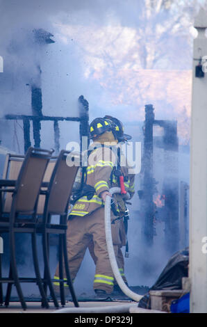 Fiume a forcella, New Jersey, USA. Il 7 gennaio 2014. Fuoco a 404 continentale // Michael Glenn / Alamy Foto Stock