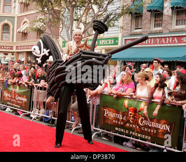 Jun 24, 2006; Anaheim, California, Stati Uniti d'America; atmosfera a "Pirati dei Caraibi: forziere fantasma' Premiere Mondiale tenutosi a Disneyland. Credito: Foto di Lisa O'Connor/ZUMA premere. (©) Copyright 2006 by Lisa O'Connor Foto Stock