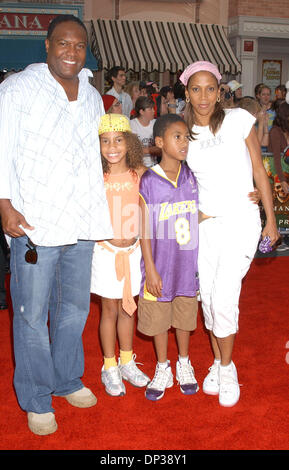 Jun 24, 2006; Los Angeles, CA, Stati Uniti d'America; attrice HOLLY ROBINSON PEETE-e atleta RODNEY PEETE e la famiglia presso la "Pirati dei Caraibi: forziere fantasma' Premiere Mondiale tenutosi a Disneyland, Anaheim California. Credito: Foto di Paul Fenton/ZUMA KPA.. (©) Copyright 2006 by Paolo Fenton Foto Stock