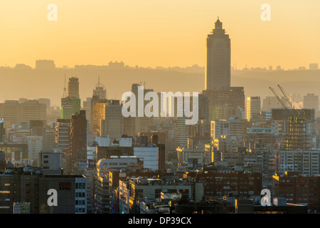 Panoramica di Taipei, Taiwan, tramonto Foto Stock