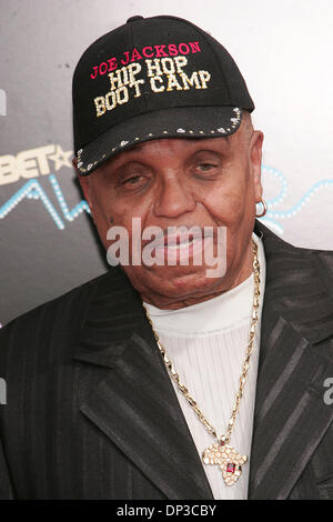 Jun 27, 2006; Los Angeles, CA, Stati Uniti d'America; JOE JACKSON durante gli arrivi al 2006 BET Awards presso lo Shrine Auditorium. Credito: foto di Jerome Ware/ZUMA premere. (©) Copyright 2006 da Girolamo Ware Foto Stock