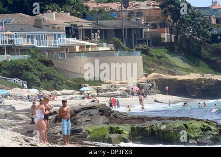 Jul 04, 2006; La Jolla, CA, Stati Uniti d'America; persone celebrano il 4 di luglio weekend di vacanza presso la spiaggia di San Diego. Credito: Foto di Camilla Zenz/ZUMA premere. (©) Copyright 2006 by Camilla Zenz Foto Stock
