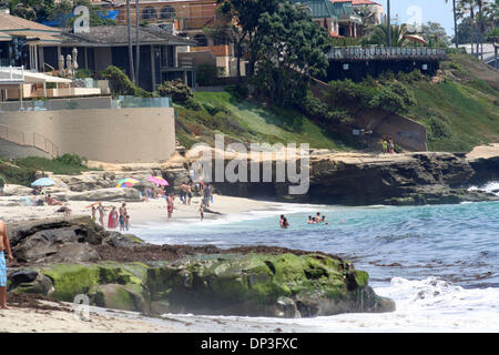 Jul 04, 2006; La Jolla, CA, Stati Uniti d'America; persone celebrano il 4 di luglio weekend di vacanza presso la spiaggia di San Diego. Credito: Foto di Camilla Zenz/ZUMA premere. (©) Copyright 2006 by Camilla Zenz Foto Stock