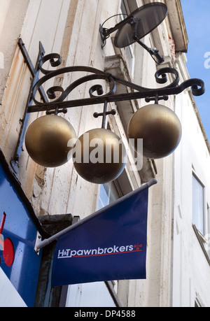 Pawnbroker segno di simbolo sul negozio di fronte a Dudley, West Midlands, Regno Unito Foto Stock