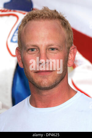 Jul 26, 2006; Hollywood, California, Stati Uniti d'America; attore IAN ZIERING al 'Talladega Nights: La ballata di Ricky Bobby' Los Angeles Premiere detenute al Mann Chinese Theater. Credito: Foto di Lisa O'Connor/ZUMA premere. (©) Copyright 2006 by Lisa O'Connor Foto Stock