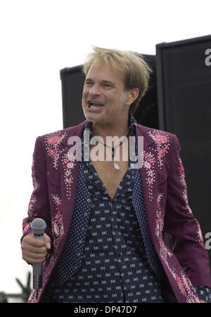 Jul 29, 2006; San Jose, CA, Stati Uniti d'America; "diamond Dave' David Lee Roth performing live al 2006 San Jose Grand Prix. San Jose, CA. Stati Uniti d'America. Credito: foto di Jerome Brunet/ZUMA premere. (©) Copyright 2006 by Jerome Brunet Foto Stock