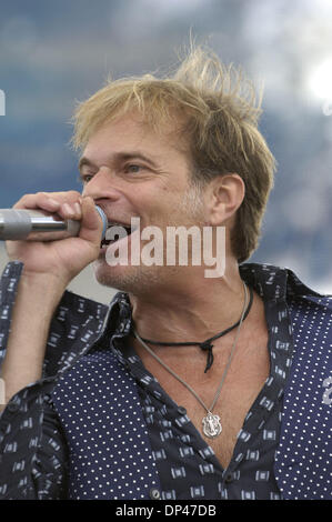 Jul 29, 2006; San Jose, CA, Stati Uniti d'America; "diamond Dave' David Lee Roth performing live al 2006 San Jose Grand Prix. San Jose, CA. Stati Uniti d'America. Credito: foto di Jerome Brunet/ZUMA premere. (©) Copyright 2006 by Jerome Brunet Foto Stock