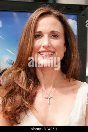 Jul 30, 2006; Hollywood, California, Stati Uniti d'America; attrice ANDIE MacDOWELL al 'rustico' Premiere Mondiale tenutasi presso la cupola di glossari affini. Credito: Foto di Lisa O'Connor/ZUMA premere. (©) Copyright 2006 by Lisa O'Connor Foto Stock