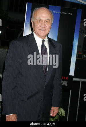 Agosto 03, 2006; New York, NY, STATI UNITI D'AMERICA; NICOLAS SCOPPETTA presso la premiere mondiale di 'World Trade Center" tenutasi presso il Teatro Ziegfeld. Credito: Foto di Nancy Kaszerman/ZUMA premere. (©) Copyright 2006 by Nancy Kaszerman Foto Stock