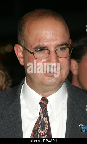 Agosto 03, 2006; New York, NY, STATI UNITI D'AMERICA; JOHN MCLOUGHLIN presso la premiere mondiale di 'World Trade Center" tenutasi presso il Teatro Ziegfeld. Credito: Foto di Nancy Kaszerman/ZUMA premere. (©) Copyright 2006 by Nancy Kaszerman Foto Stock