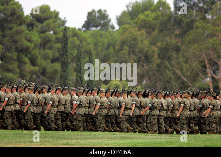 Agosto 14, 2006; Oceanside, CA, Stati Uniti d'America; Marines marzo durante il cambiamento di cerimonia di comando in cui il Tenente Generale James N. MATTIS assume il comando degli STATI UNITI Marine Corps le forze di comando centrale e il primo Marine forza expeditionary a Camp Pendleton lunedì a Camp Pendleton. Il Tenente Generale John F. SATTLER consegnato il comando in un passaggio della cerimonia della bandiera lunedì mattina. L Foto Stock