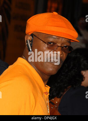 Aug 15, 2006; New York, NY, STATI UNITI D'AMERICA; Samuel L. Jackson a MTV studios a Times Square per un appearnce su "Totale Richiesta Live'. Credito: Foto di Dan Herrick/ZUMA KPA. (©) Copyright 2006 by Dan Herrick Foto Stock