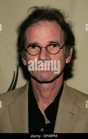 Agosto 23, 2006; Los Angeles, CA, Stati Uniti d'America; scrittore MICHAEL BARRIE durante gli arrivi presso la Academy of Television Arts and Sciences scrittori" Peer Group Emmy Nominee Reception tenuto in francese 75 in Los Angeles. Credito: foto di Jerome Ware/ZUMA premere. (©) Copyright 2006 da Girolamo Ware Foto Stock