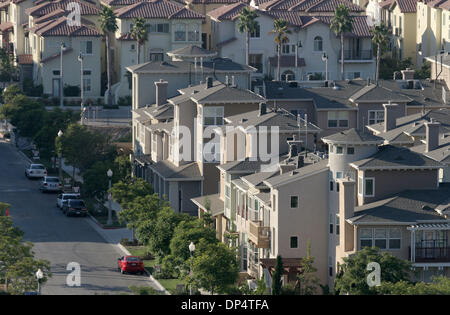 Agosto 23, 2006; Los Angeles, CA, Stati Uniti d'America; il rallentamento in una volta-sfrigolanti mercato immobiliare si sta diffondendo con 28 Stati e il Distretto di Columbia il reporting delle vendite di primavera declina, guidato da grandi gocce in ex aree di braccio di Arizona, in Florida e in California. A livello nazionale, le vendite sono scese del 7 per cento nel trimestre aprile-giugno di quest'anno rispetto allo stesso periodo nel 2005, il National Associat Foto Stock