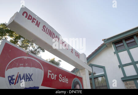 Agosto 23, 2006; Los Angeles, CA, Stati Uniti d'America; il rallentamento in una volta-sfrigolanti mercato immobiliare si sta diffondendo con 28 Stati e il Distretto di Columbia il reporting delle vendite di primavera declina, guidato da grandi gocce in ex aree di braccio di Arizona, in Florida e in California. A livello nazionale, le vendite sono scese del 7 per cento nel trimestre aprile-giugno di quest'anno rispetto allo stesso periodo nel 2005, il National Associat Foto Stock