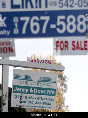 Agosto 23, 2006; Los Angeles, CA, Stati Uniti d'America; il rallentamento in una volta-sfrigolanti mercato immobiliare si sta diffondendo con 28 Stati e il Distretto di Columbia il reporting delle vendite di primavera declina, guidato da grandi gocce in ex aree di braccio di Arizona, in Florida e in California. A livello nazionale, le vendite sono scese del 7 per cento nel trimestre aprile-giugno di quest'anno rispetto allo stesso periodo nel 2005, il National Associat Foto Stock