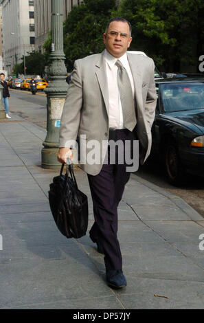 Sep 06, 2006; Manhattan, NY, STATI UNITI D'AMERICA; John A. 'junior' GOTTI arriva a Manhattan Corte Federale per un altro giorno nella sua terza prova su racket oneri. Credito: Foto di Bryan Smith/ZUMA premere. (©) Copyright 2006 by Bryan Smith Foto Stock