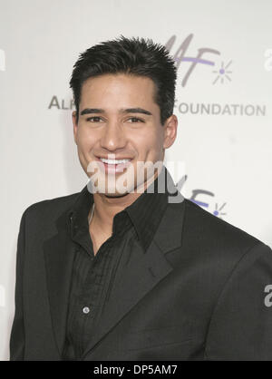 Sep 09, 2006; Los Angeles, CA, Stati Uniti d'America; attore MARIO LOPEZ al 3° Annuale di Alfred Mann Foundation di Gala per onorare l'onorevole Richard J. Riordan e moglie Nancy Daly Riordan, tenutasi in Mann station wagon, Beverly Hills. Credito: Foto di Paul Fenton/ZUMA KPA.. (©) Copyright 2006 by Paolo Fenton Foto Stock