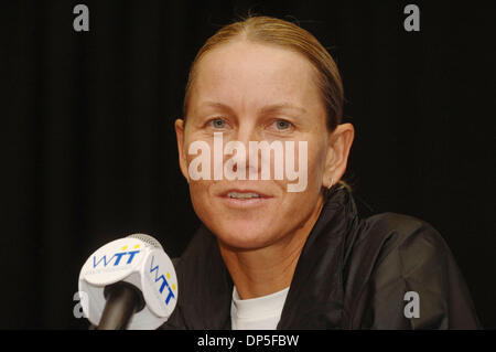 Sep 14, 2006; Irvine, CA, Stati Uniti d'America; Rennae Stubbs in occasione di una conferenza stampa per la XIV annuale di Advanta World Team Tennis (WTT) Smash Hits evento che beneficiano di Elton John AIDS Foundation. Team Billie Jean King (Billie Jean King, Pete Sampras, Rennae Stubbs) vs. Team Elton John (Elton John, Andy Roddick, Anna Kournikowa) gareggiato al Bren Eventi Centro, Università di California, Irvine. M Foto Stock