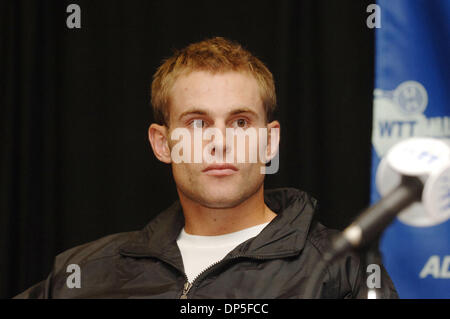 Sep 14, 2006; Irvine, CA, Stati Uniti d'America; Andy RODDICK in occasione di una conferenza stampa per la XIV annuale di Advanta World Team Tennis (WTT) Smash Hits evento che beneficiano di Elton John AIDS Foundation. Team Billie Jean King (Billie Jean King, Pete Sampras, Rennae Stubbs) vs. Team Elton John (Elton John, Andy Roddick, Anna Kournikowa) gareggiato al Bren Eventi Centro, Università di California, Irvine. Ma Foto Stock