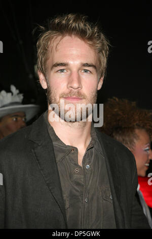 Sep 15, 2006; Los Angeles, CA, Stati Uniti d'America; l'ATTORE JAMES VAN DER BEEK arriva all'accoglienza VIP per il Cirque Du Soleil delirio. Credito: Foto di Marianna giorno Massey/ZUMA premere. (©) Copyright 2006 by Marianna giorno Massey Foto Stock