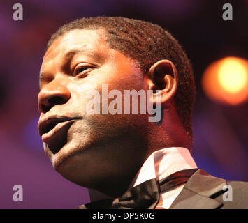 Sep 17, 2006; Temecula, California, Stati Uniti d'America; Dennis Haysbert riceve il Terry Gilmore premio di eccellenza alla dodicesima edizione di Temecula Valley Film e Musica Festival tenutosi al Pechanga Resort and Casino. Credito: Foto di Edward Hannigan/ZUMA premere. (©) Copyright 2006 da Edward Hannigan Foto Stock
