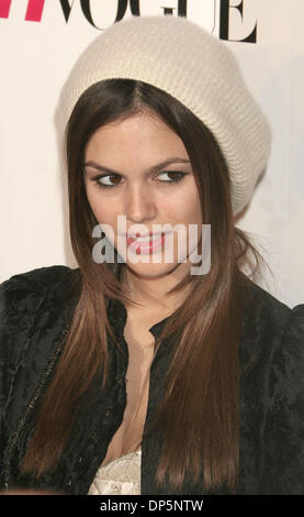 Sep 20, 2006; Los Angeles, CA, Stati Uniti d'America; attrice Rachel Bilson al Teen Vogue Young Hollywood Party tenutosi al Sunset Tower Hotel, Hollywood. Credito: Foto di Paul Fenton/ZUMA KPA.. (©) Copyright 2006 by Paolo Fenton-KPA Foto Stock