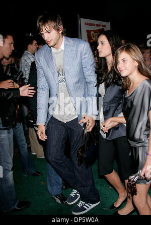 Set 25, 2006; Los Angeles, California, Stati Uniti d'America; attore Ashton Kutcher, moglie Demi Moore e la figlia TALLULAH al 'Open House' Los Angeles Premiere svoltasi presso il Teatro Greco. Credito: Foto di Lisa O'Connor/ZUMA premere. (©) Copyright 2006 by Lisa O'Connor Foto Stock