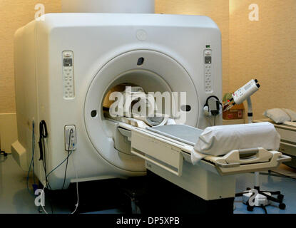 Settembre 28, 2006; Palm Beach Gardens, FL, Stati Uniti d'America; la macchina MRI a Palm Beach Gardens Medical Center. Credito: Foto di acque Lannis/Palm Beach post/ZUMA premere. (©) Copyright 2006 da Palm Beach post Foto Stock