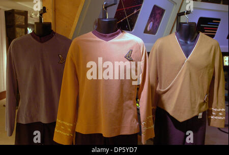 Set 29, 2006; Manhattan, NY, STATI UNITI D'AMERICA; in celebrazione del quarantesimo anniversario di Star Trek Christie's terrà un asta ufficiale di Star Trek di elementi da archivi di CBS Paramount studi televisivi. Gli elementi includono il materiale da tutte le Star Trek serie televisive e film, tra cui costumi, puntelli, set di fasciature, modelli di Starship Enterprise e varie nave aliena Foto Stock