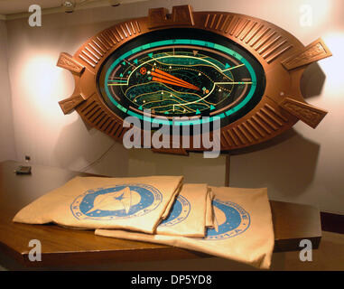 Set 29, 2006; Manhattan, NY, STATI UNITI D'AMERICA; in celebrazione del quarantesimo anniversario di Star Trek Christie's terrà un asta ufficiale di Star Trek di elementi da archivi di CBS Paramount studi televisivi. Gli elementi includono il materiale da tutte le Star Trek serie televisive e film, tra cui costumi, puntelli, set di fasciature, modelli di Starship Enterprise e varie nave aliena Foto Stock