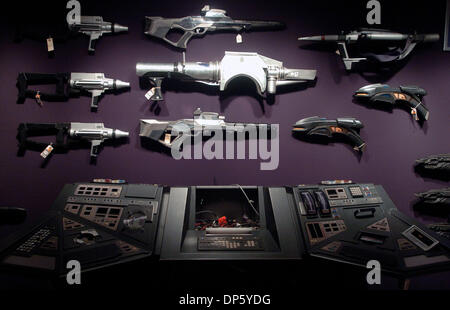 Set 29, 2006; Manhattan, NY, STATI UNITI D'AMERICA; in celebrazione del quarantesimo anniversario di Star Trek Christie's terrà un asta ufficiale di Star Trek di elementi da archivi di CBS Paramount studi televisivi. Gli elementi includono il materiale da tutte le Star Trek serie televisive e film, tra cui costumi, puntelli, set di fasciature, modelli di Starship Enterprise e varie nave aliena Foto Stock