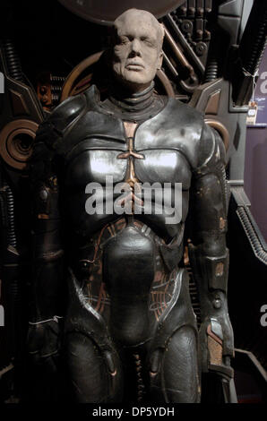 Set 29, 2006; Manhattan, NY, STATI UNITI D'AMERICA; in celebrazione del quarantesimo anniversario di Star Trek Christie's terrà un asta ufficiale di Star Trek di elementi da archivi di CBS Paramount studi televisivi. Gli elementi includono il materiale da tutte le Star Trek serie televisive e film, tra cui costumi, puntelli, set di fasciature, modelli di Starship Enterprise e varie nave aliena Foto Stock