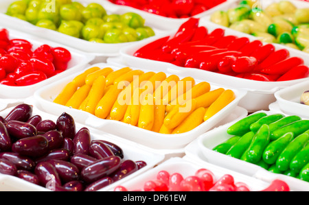 Eliminabili imitazione frutti-tailandese tradizionale dolce fatto da dado e jelly in cartone di schiuma. Foto Stock