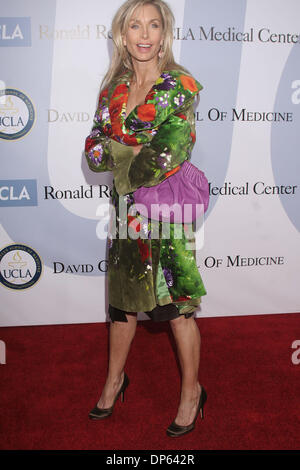 Oct 05, 2006; Los Angeles, CA, Stati Uniti d'America; attrice HEATHER THOMAS al I millennio sfera 2006 finalizzata alla raccolta di fondi a beneficio del Ronald Reagan UCLA Medical Center di Los Angeles. Credito: Foto di Paul Fenton/ZUMA KPA.. (©) Copyright 2006 by Paolo Fenton Foto Stock