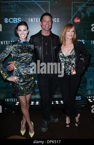 Las Vegas, Nevada, USA. Il 7 gennaio, 2014. L'attrice Meghan Ory, attore Josh Holloway e attrice Marg Helgenberger, assistere alla prima parte di CBS TV "intelligenza" TAO Nightclub il 7 gennaio 2014 a Las Vegas, Nevada. Credito: Marcel Thomas/ZUMAPRESS.com/Alamy Live News Foto Stock