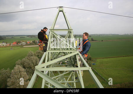 Olandese potenza elettrica-riparatori di linea al lavoro Foto Stock