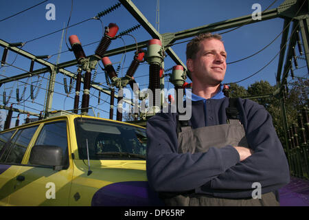 Olandese potenza elettrica-riparatori di linea al lavoro Foto Stock