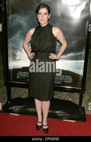 Oct 09, 2006; Los Angeles, CA, Stati Uniti d'America; attrice Melanie LYNSKEY presso la "bandiere dei nostri padri " Los Angeles Premiere detenute all'Accademia delle Arti e delle scienze cinematografiche. Credito: Foto di Paul Fenton/ZUMA KPA.. (©) Copyright 2006 by Paolo Fenton Foto Stock