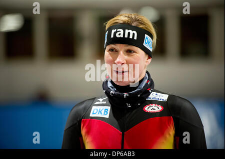 Berlino, Germania. 06 gen 2014. Velocità tedesco skater Claudia Pechstein pone durante una sessione di formazione a Berlino, Germania, 06 gennaio 2014. Foto: Daniel Naupold/dpa/Alamy Live News Foto Stock