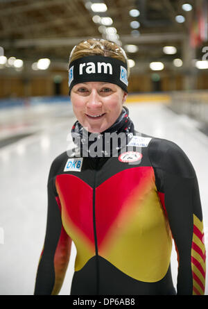 Berlino, Germania. 06 gen 2014. Velocità tedesco skater Claudia Pechstein pone durante una sessione di formazione a Berlino, Germania, 06 gennaio 2014. Foto: Daniel Naupold/dpa/Alamy Live News Foto Stock