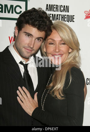 Oct 13, 2006; Los Angeles, CA, Stati Uniti d'America; attore BRODY JENNER e madre Linda Thompson all'American Cinematheque Omaggio a George Clooney tenutosi presso il Beverly Hilton Hotel. Credito: Foto di Paul Fenton/ZUMA KPA.. (©) Copyright 2006 by Paolo Fenton Foto Stock