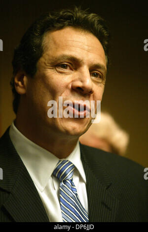 Oct 16, 2006; Manhattan, NY, STATI UNITI D'AMERICA; Sen. Hillary Clinton sostiene Andrew Cuomo per NYS Procuratore Generale 16 ottobre 2006 presso il Grand Hyatt Hotel di Manhattan. Credito: Foto di Mariela Lombard/ZUMA premere. (©) Copyright 2006 by Mariela Lombard Foto Stock