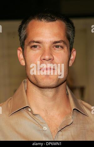 Oct 23, 2006; Hollywood, CA, Stati Uniti d'America; Timothy Olyphant durante gli arrivi alla premiere di 'Borat: apprendimenti culturali di America per fare beneficio gloriosa Nazione del Kazakistan" tenutasi presso Mann's Grauman Chinese Theatre di Hollywood, CA. Credito: foto di Jerome Ware/ZUMA premere. (©) Copyright 2006 da Girolamo Ware Foto Stock