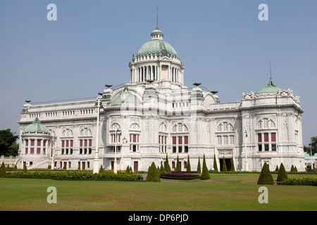 La sala del Trono di Ananta Samakhom, Palazzo Dusit di Bangkok Foto Stock