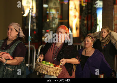 Oct 23, 2006; Hollywood, CA, Stati Uniti d'America; gli arrivi alla premiere di 'Borat: apprendimenti culturali di America per fare beneficio gloriosa Nazione del Kazakistan" tenutasi presso Mann's Grauman Chinese Theatre di Hollywood, CA. Credito: foto di Jerome Ware/ZUMA premere. (©) Copyright 2006 da Girolamo Ware Foto Stock