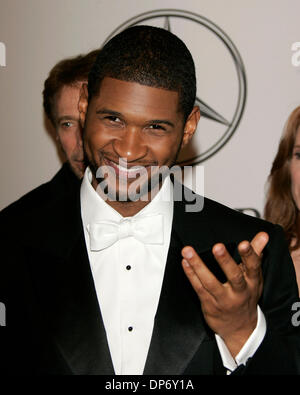 Oct 28, 2006; Beverly Hills, in California, Stati Uniti d'America; il Cantante USHER AL XVII Giostra della speranza sfera mantenuta presso il Beverly Hilton Hotel. Credito: Foto di Lisa O'Connor/ZUMA premere. (©) Copyright 2006 by Lisa O'Connor Foto Stock